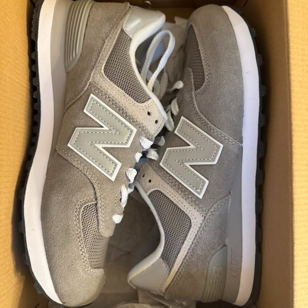 New Balance Classics 574 Core Men's Shoes Grey/White : 8 D-Medium, Suede/Textile